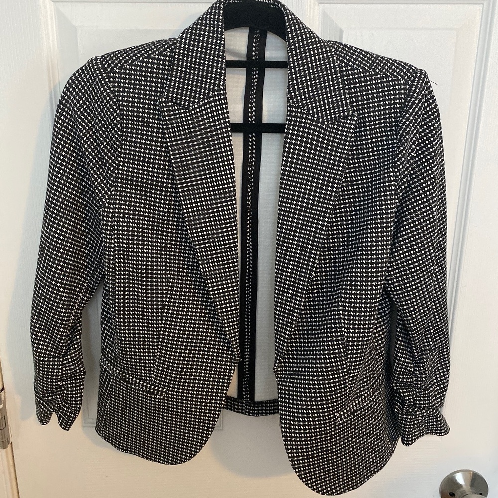 Amanda and Chelsea black and white blazer